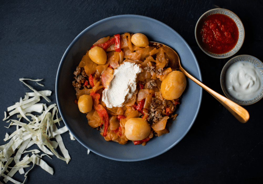 Beef with potatoes and white cabbage