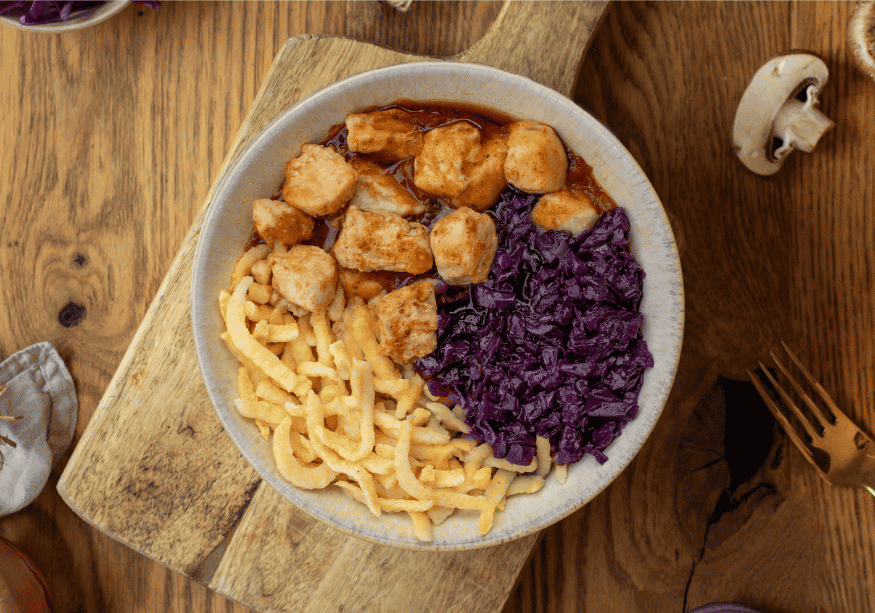 Hähnchen mit Rotkohl & Spätzle