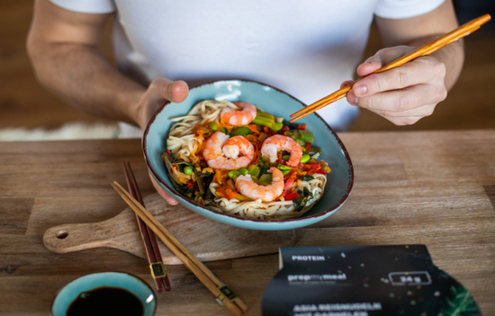 Prepmymeal dish with fresh vegetables and prawns 